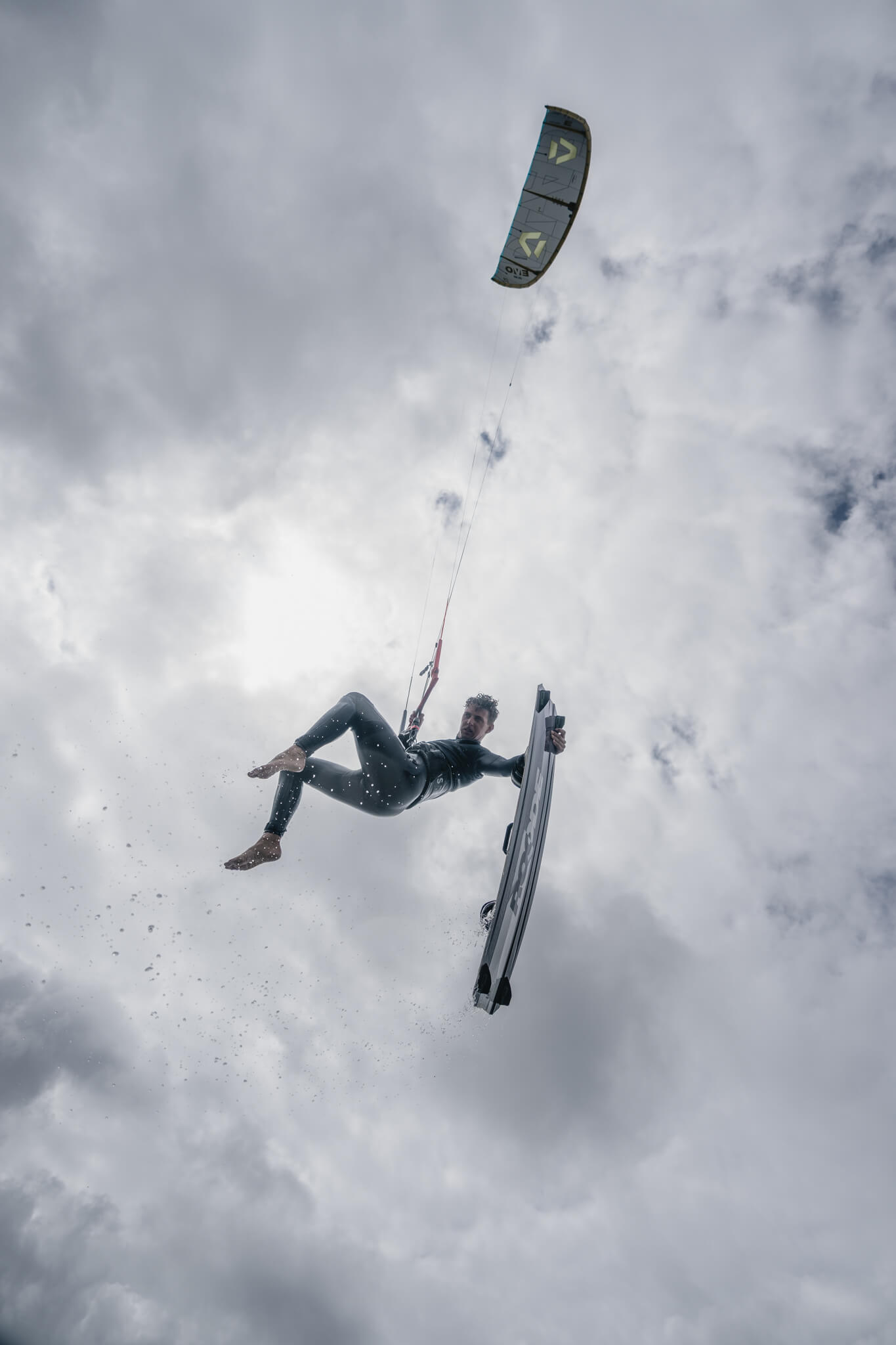 big air twin tip kiteboard for high jumps