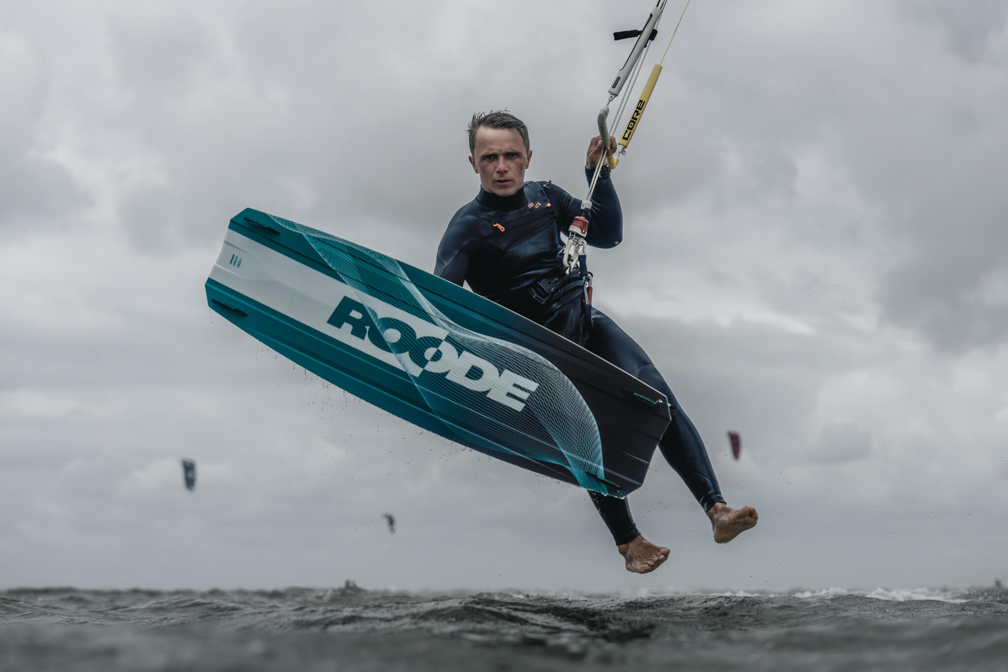 kiteboard with wooden core and carbon fibre